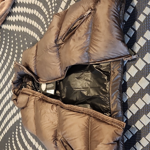 Represent Vest - Picture 2 of 5